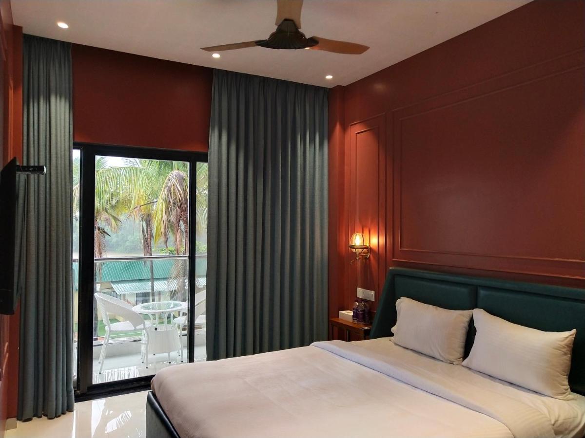 Paramount Riverfront Resort & Spa, Карджат Экстерьер фото